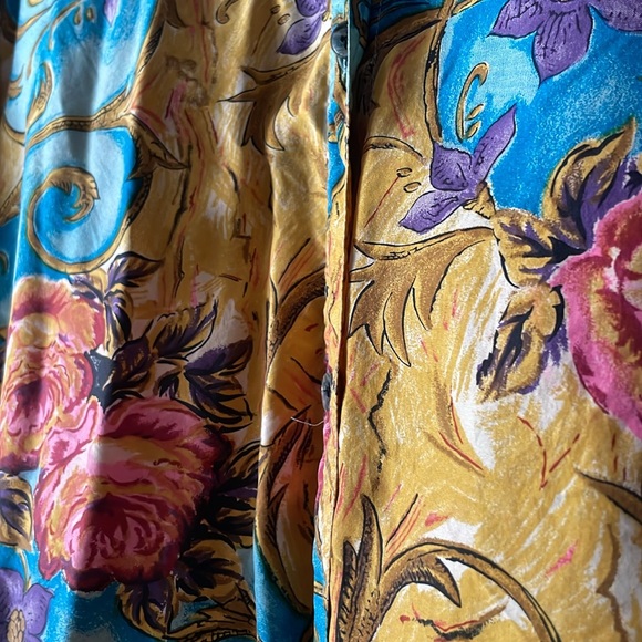 Vintage mixed media 100% silk long sleeve button down blouse by Capezio - Picture 4 of 5